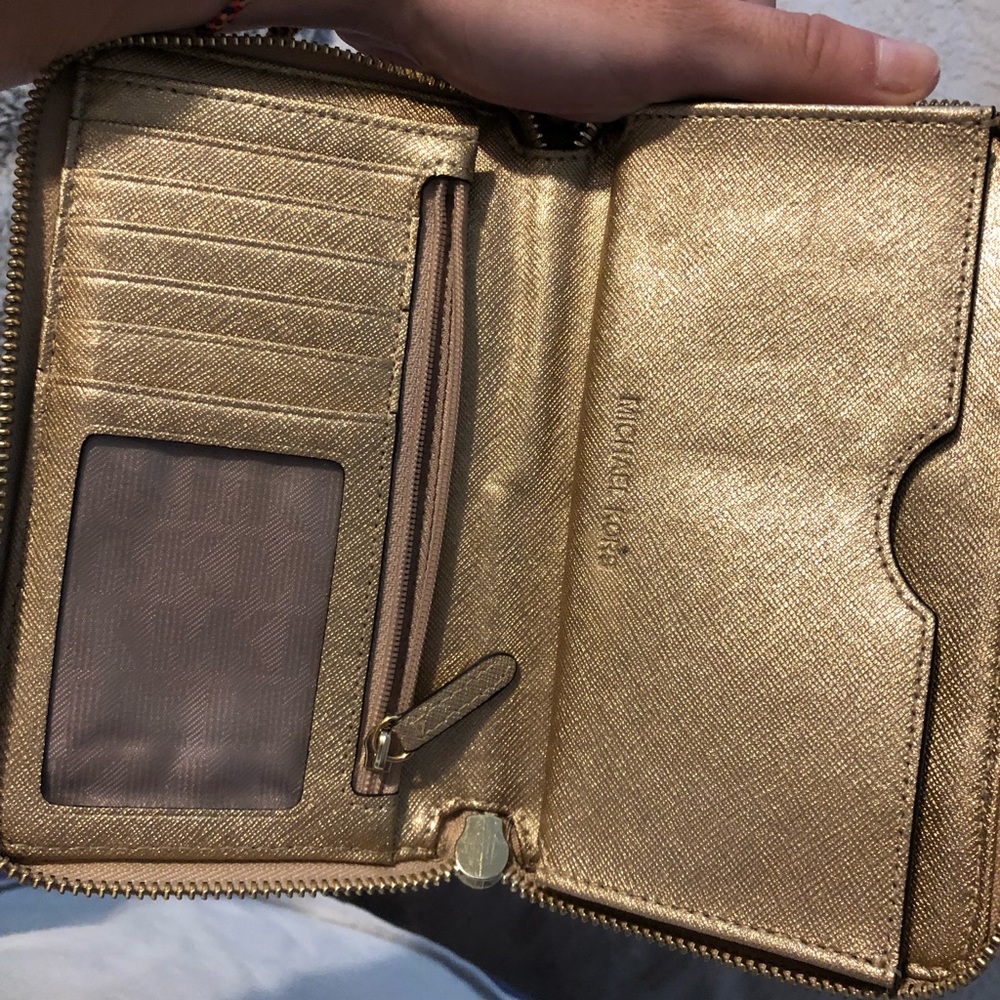 Michael Kors Wallet - Picture 2 of 3